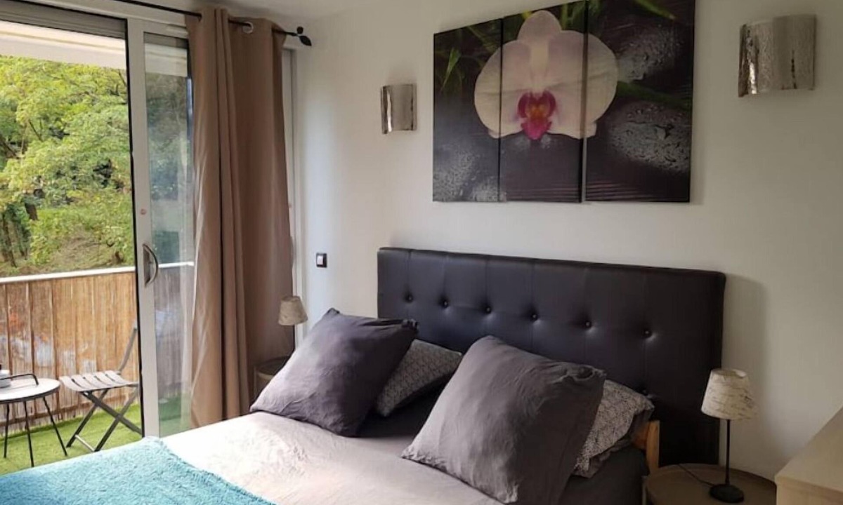 Athis-Mons Apartment | 10 Pers. 40 min Disney 15 min Paris Orly 35 min Château de Versailles