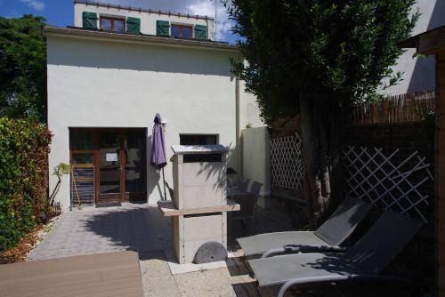 Plateau - Mont-Valerien House | 110 m² House ∙ 4 bedrooms ∙ 10 guests