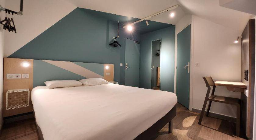 Chambourcy Hotel | 14 m² Hotel ∙ 3 guests