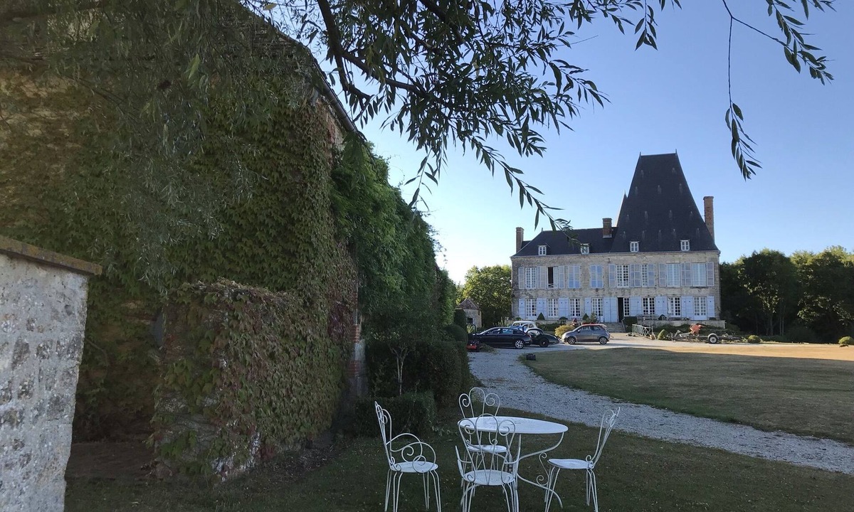 Boitron Cottage | 17th century estate surrounded by moats in the heart of the Regional Park