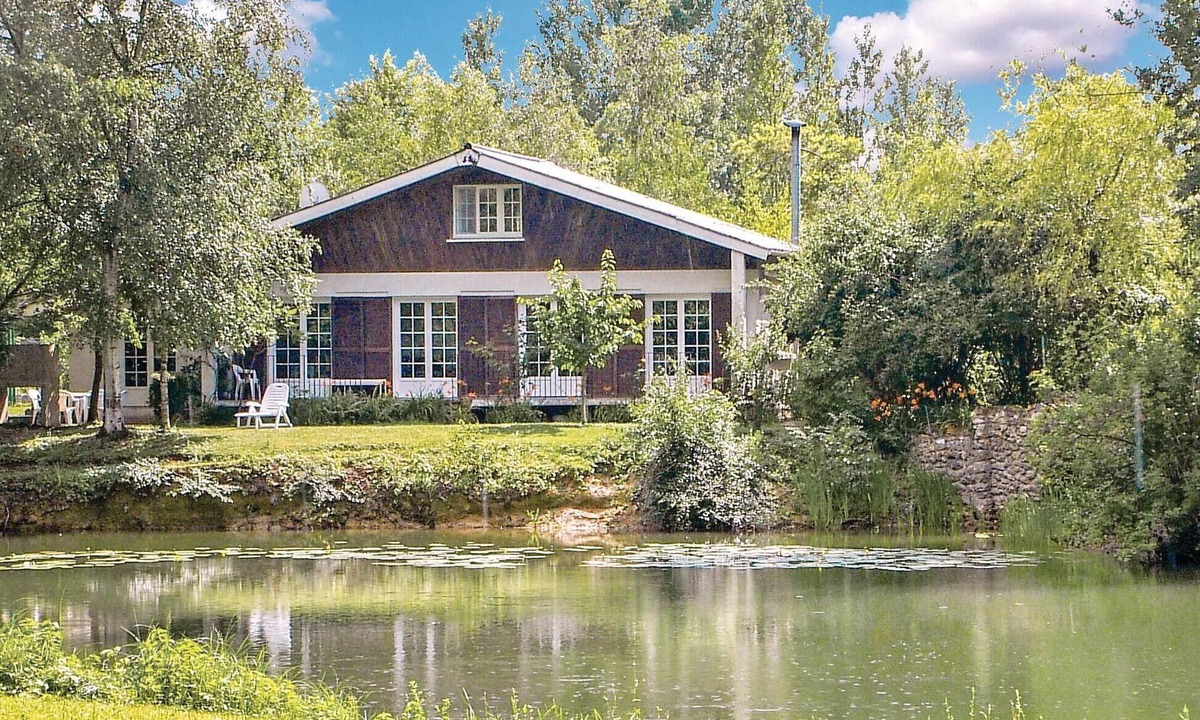Athis House | 2 bedroom nice home in Athis