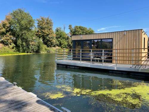Bennecourt Boat Rental | 20 m² Houseboat ∙ 2 guests
