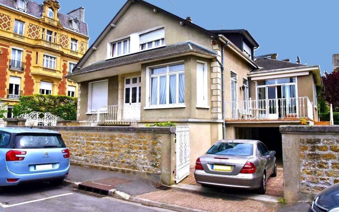 Charleville-Mezieres House | 220 m² Gîte ∙ 6 bedrooms ∙ 12 guests