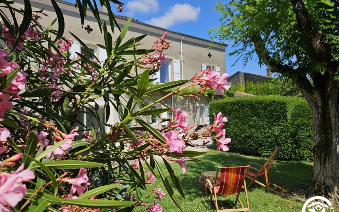 Castres House | 260 m² Gîte ∙ 6 bedrooms ∙ 12 guests