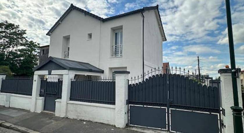 Colombes Villa | 300 m² Villa ∙ 3 bedrooms ∙ 7 guests