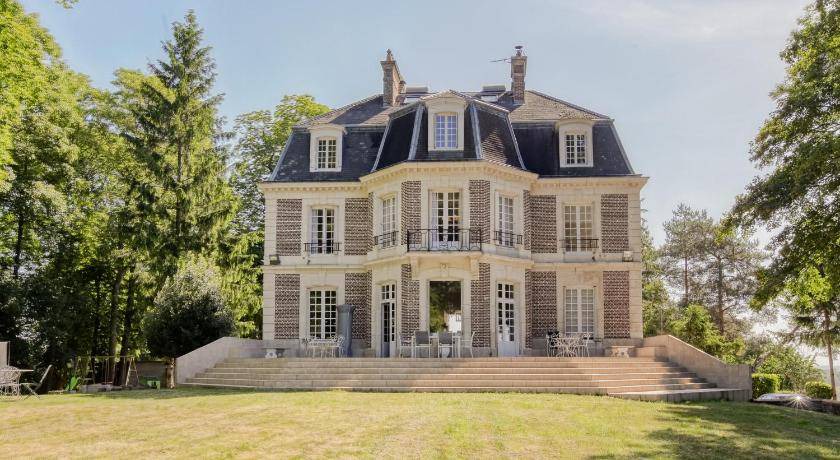 Avesnes-en-Bray Bed & Breakfast | 600 m² Bed and breakfast ∙ 5 bedrooms ∙ 16 guests