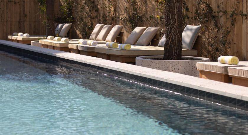 Les Puces de Saint-Ouen Hotel | 62 m² Hotel ∙ 127 guests