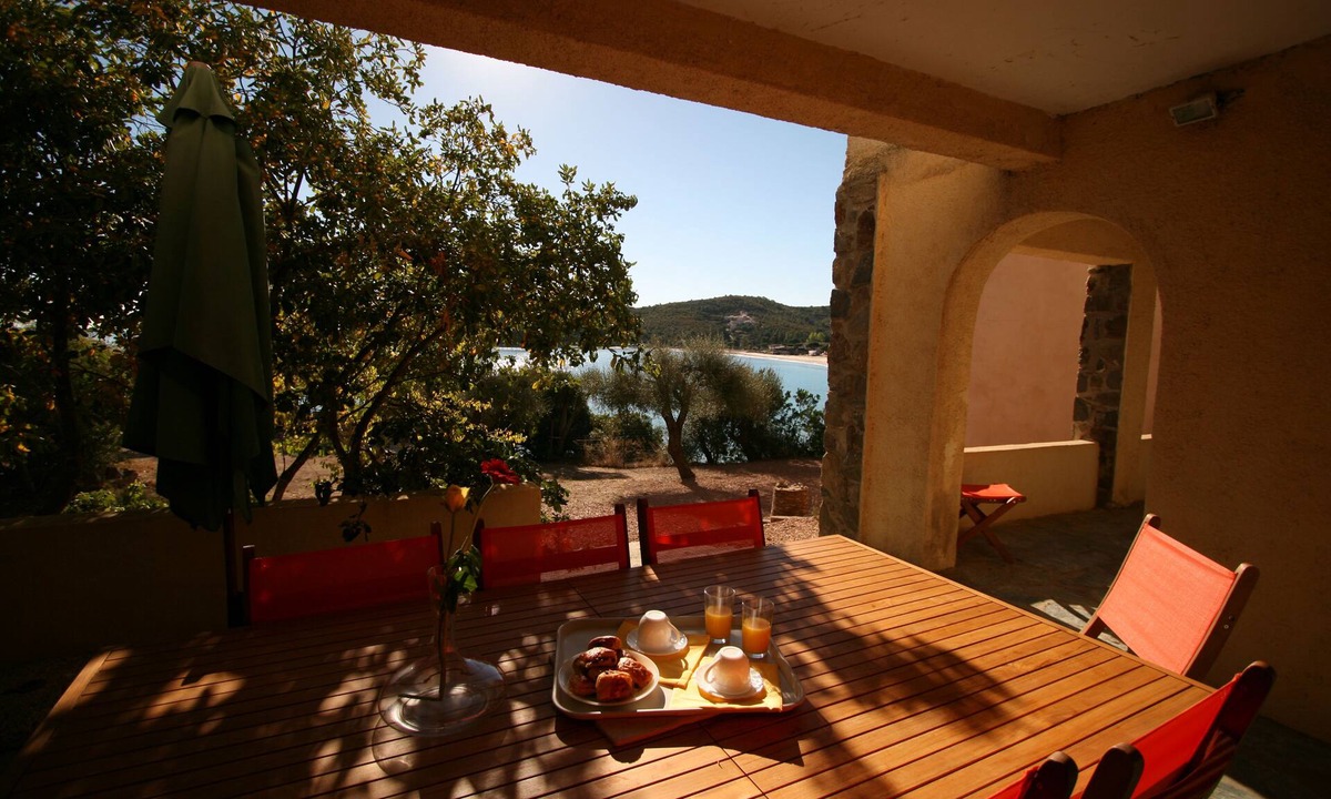 Favone Apartment | 8 person ground floor apartment with sea view
