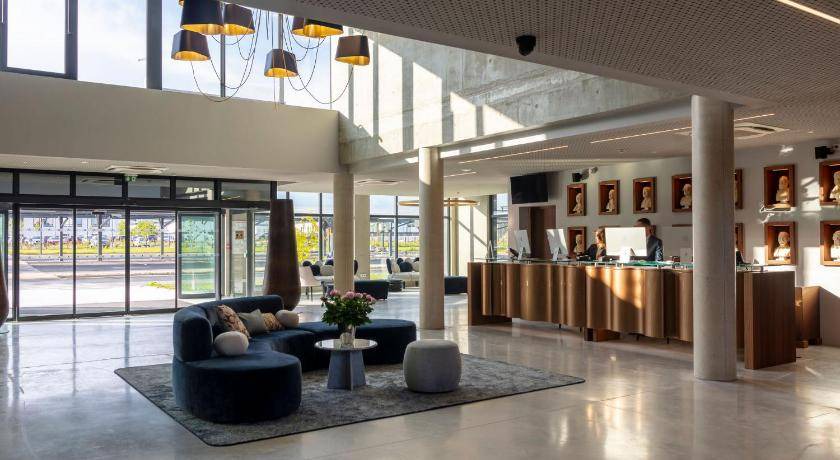 Serris Hotel | 85 m² Hotel ∙ 2 bedrooms ∙ 10 guests