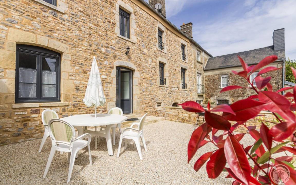 Pretot-Sainte-Suzanne House | 98 m² Gîte ∙ 3 bedrooms ∙ 6 guests