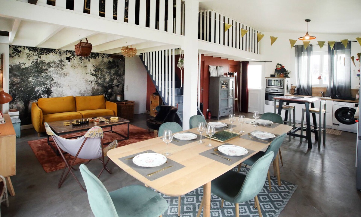 Senlis House | A love at first sight house in a large garden just next to the center of SENLIS