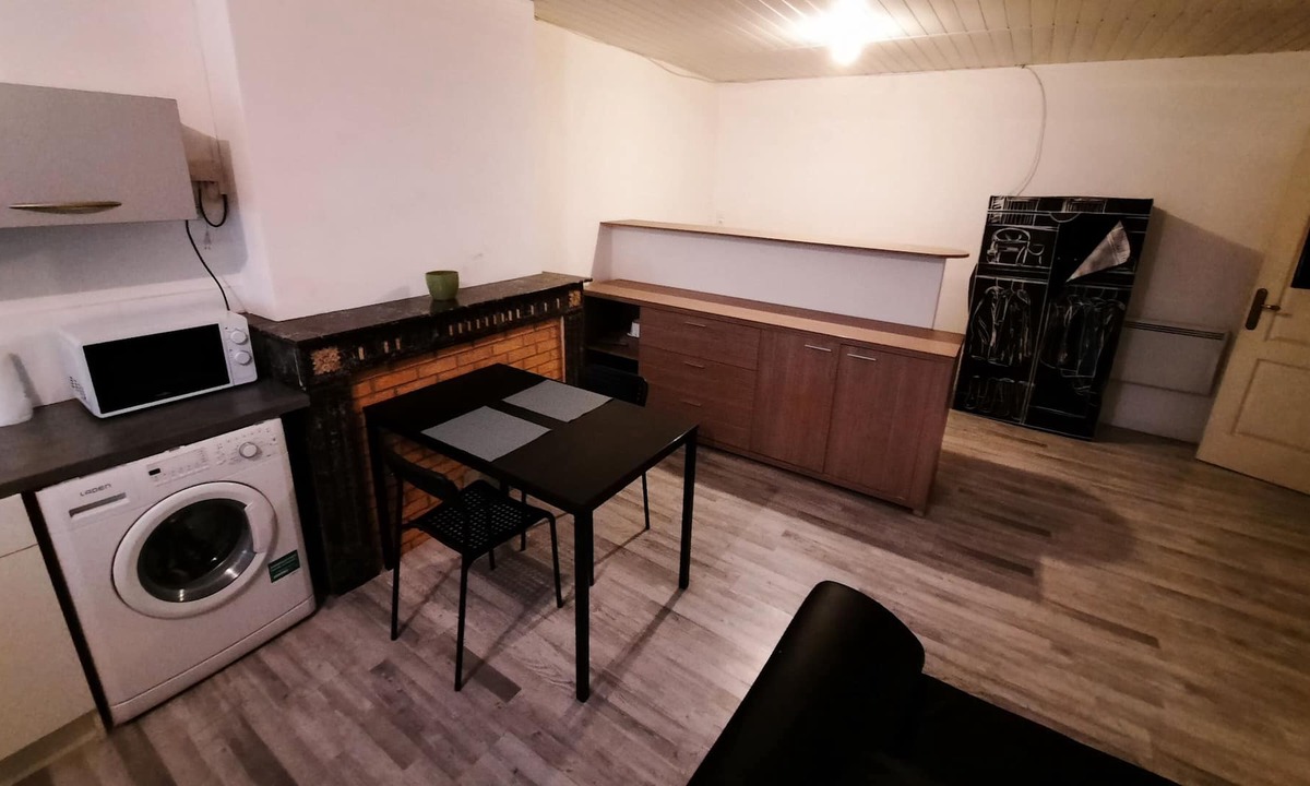 Avesnes-sur-Helpe Apartment | Apartment-Ensuite with Shower Wifi-netflix