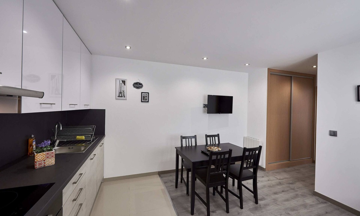Le Pin Apartment | APARTMENT T2 Rdc in peace, 1 to 4 beds, direct access A4/A104