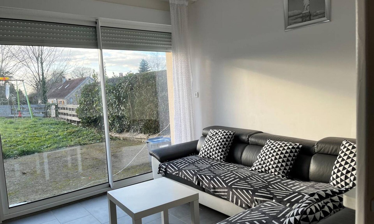 Vienne-en-Arthies Apartment | Apartment Vienne-en-Arthies, 3 bedrooms, 6 persons