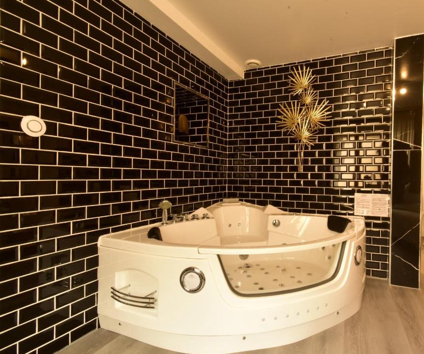 Verneuil-sur-Avre Apartment | Appartement jacuzzi Gold&Night