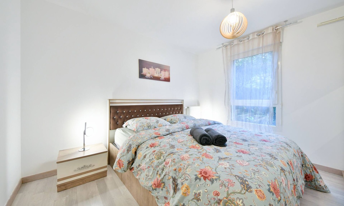 Stains Apartment | Appartement Cosy 60 m², Proche Paris Avec 2 Terrasses 40m²+2 Parkings Gratuits