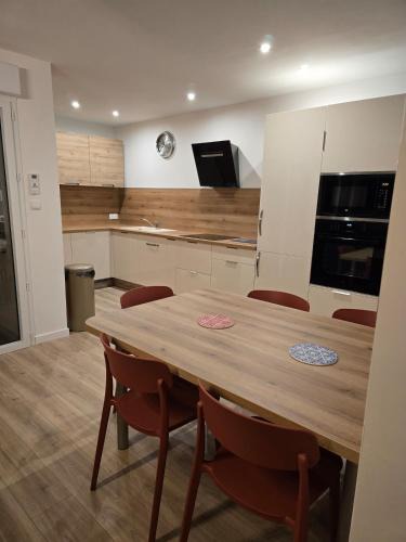 Longuenesse Apartment | Appartement cosy près de Sceneo et Auchan au dessus du fleuriste Bellafleur