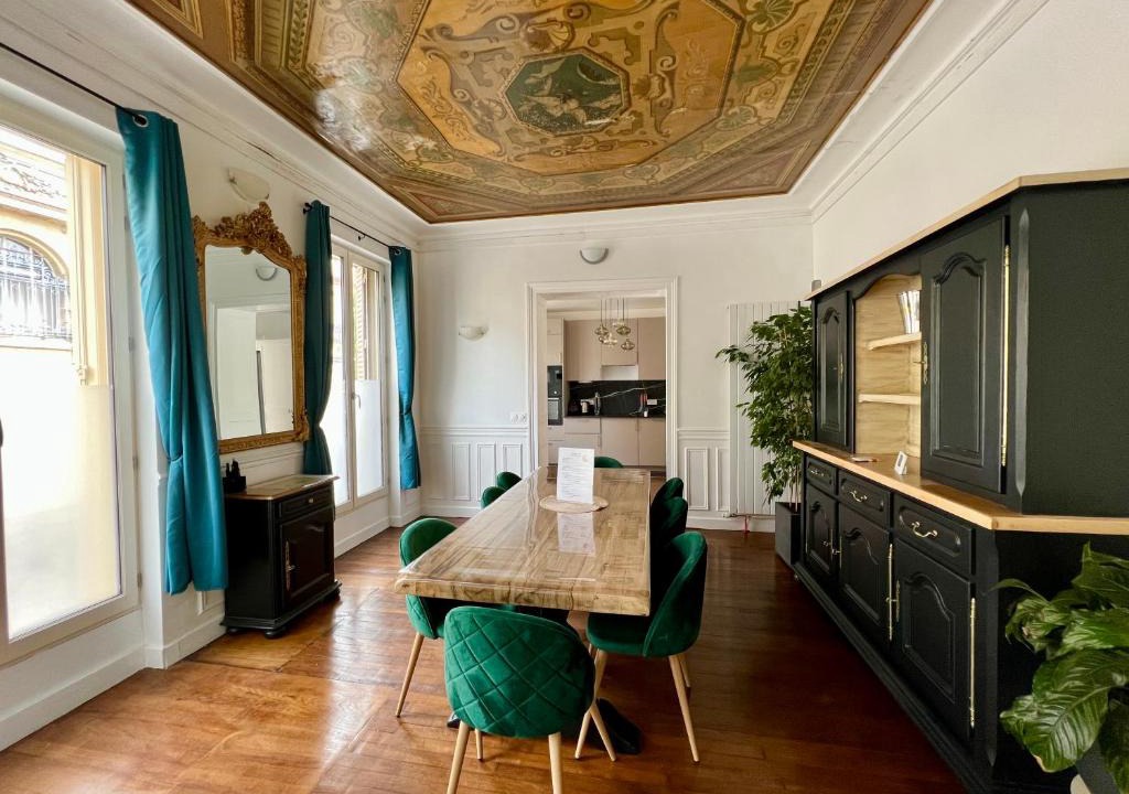 Fontainebleau Apartment | Appartement de luxe avec fresque, hyper centre et parking sûre