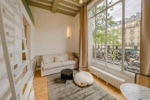 Standing Tour | Faubourg Saint-Germain