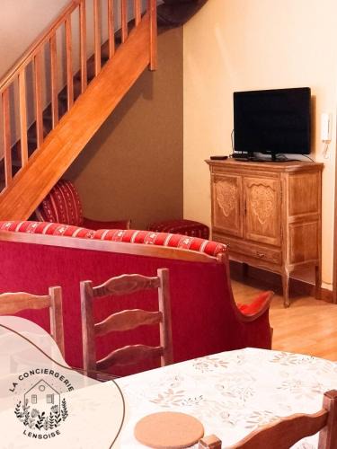 Carvin Apartment | Authentic #2, Carvin center