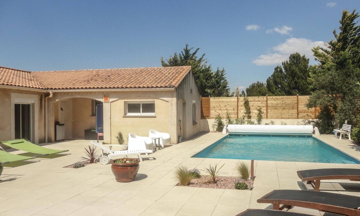 Nebian House | Awesome home in Nebian