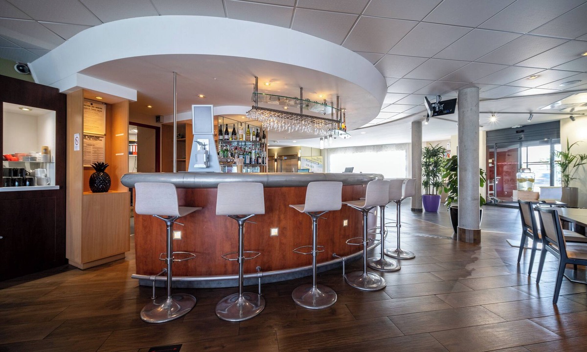 Calais Frethun Hotel | B&B HOTEL Calais Terminal Cité de l'Europe 4 étoiles