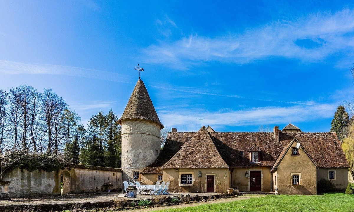 Le Veurdre Other | Beautiful Castle in Le Veurdre with Private Pool