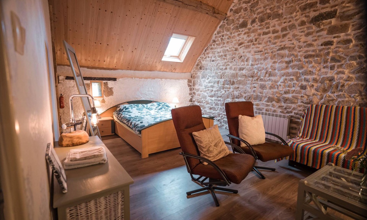 Parsac Bed & Breakfast | Beautiful family room. Ideally 2 km from the highway and yet wonderfully rural .