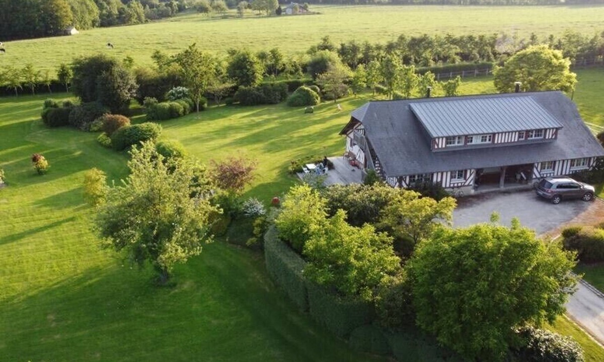 Quetteville Cottage | Beautiful family home with heated pool and tennis court 15 minutes from Deauville