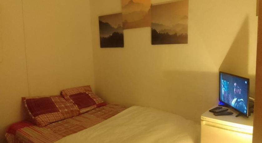 Garges-les-Gonesse Bed & Breakfast | Bed and breakfast ∙ 2 guests