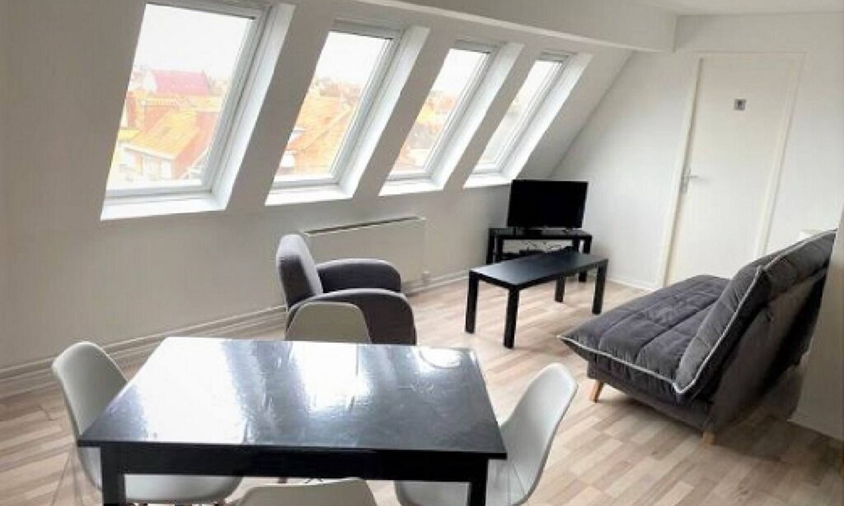 Rosendael Apartment | Bright Apartment 300m Beach with Book Box