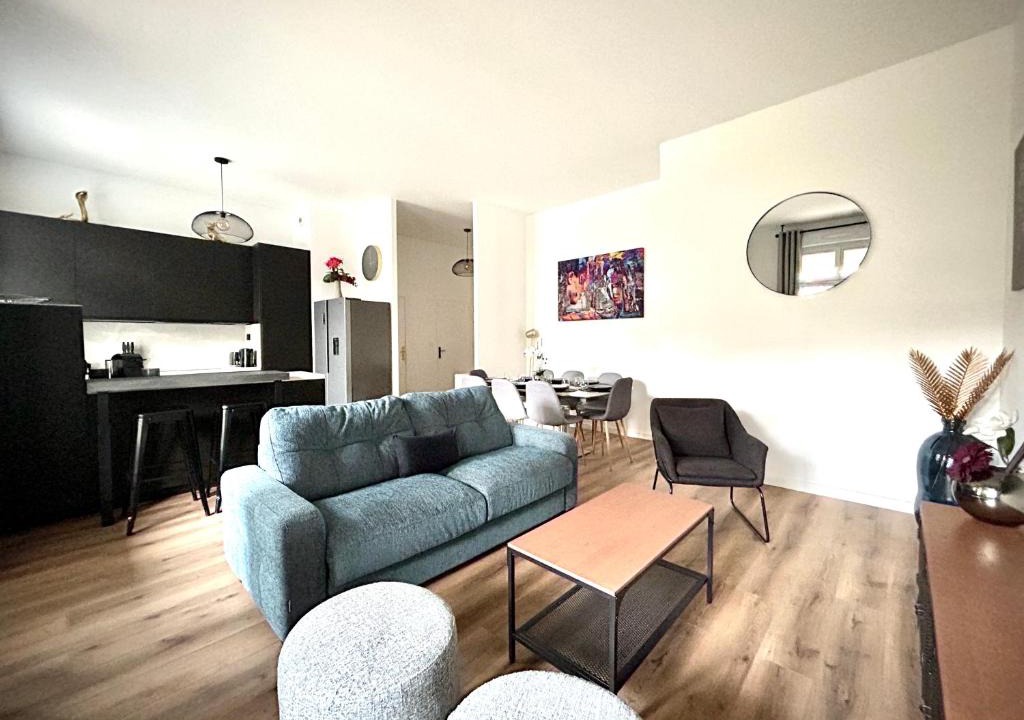 Serris Apartment | Central Park