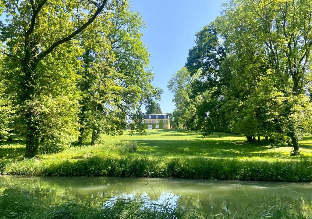 Coulommes-la-Montagne Bed & Breakfast | Château de Belleaucourt
