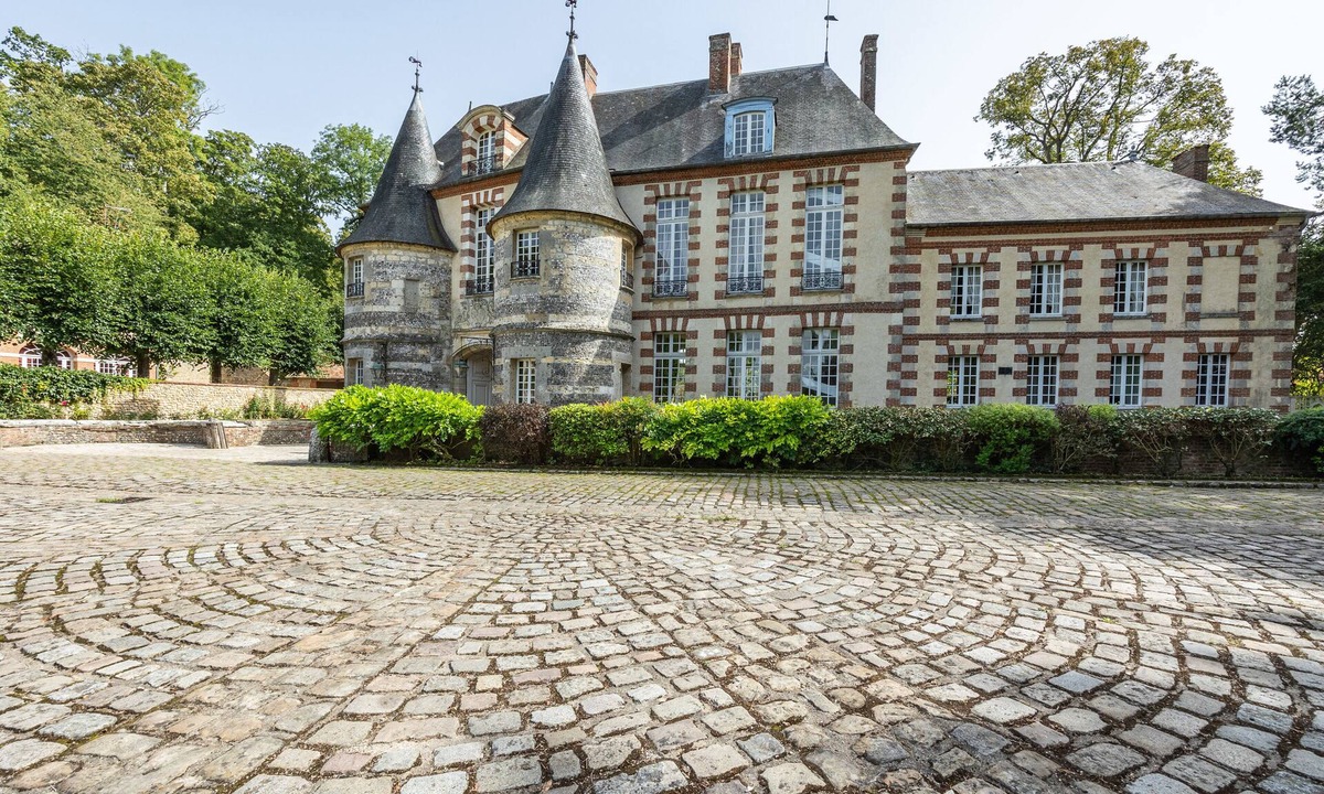 Mainneville Other | Château de Mainneville, sleeps 20 (swimming pool, tennis court and formal gardens)