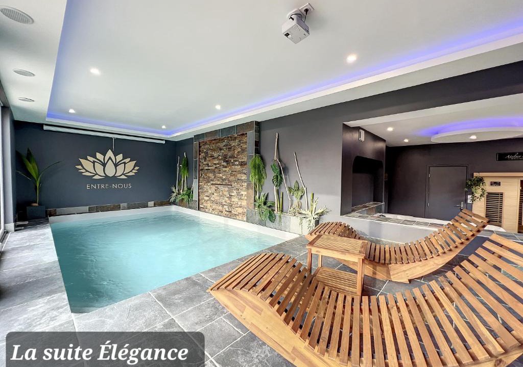 Louches Bed & Breakfast | Chambre avec spa, piscine et sauna privatif
