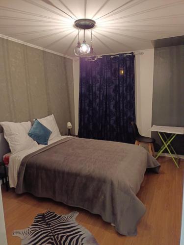 Stains House | Chambre Moon Ray proche Paris