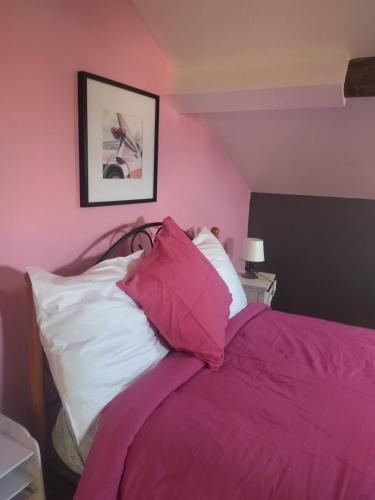 Stains House | Chambre Pinky Elisabeth proche Paris