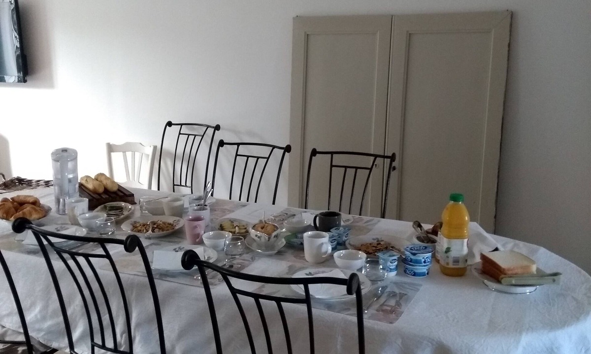 Plateau - Mont-Valerien Bed & Breakfast | Chambres d Hotes Avec Jardin, Terasse. 15 mn de la Defense. Sur le Mont Valerien