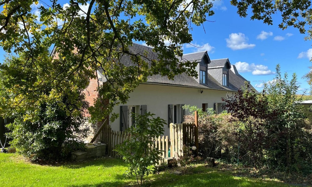 Saint-Martin-aux-Buneaux Cottage | Charming and spacious restored farmhouse, 15 min walk from the beach!