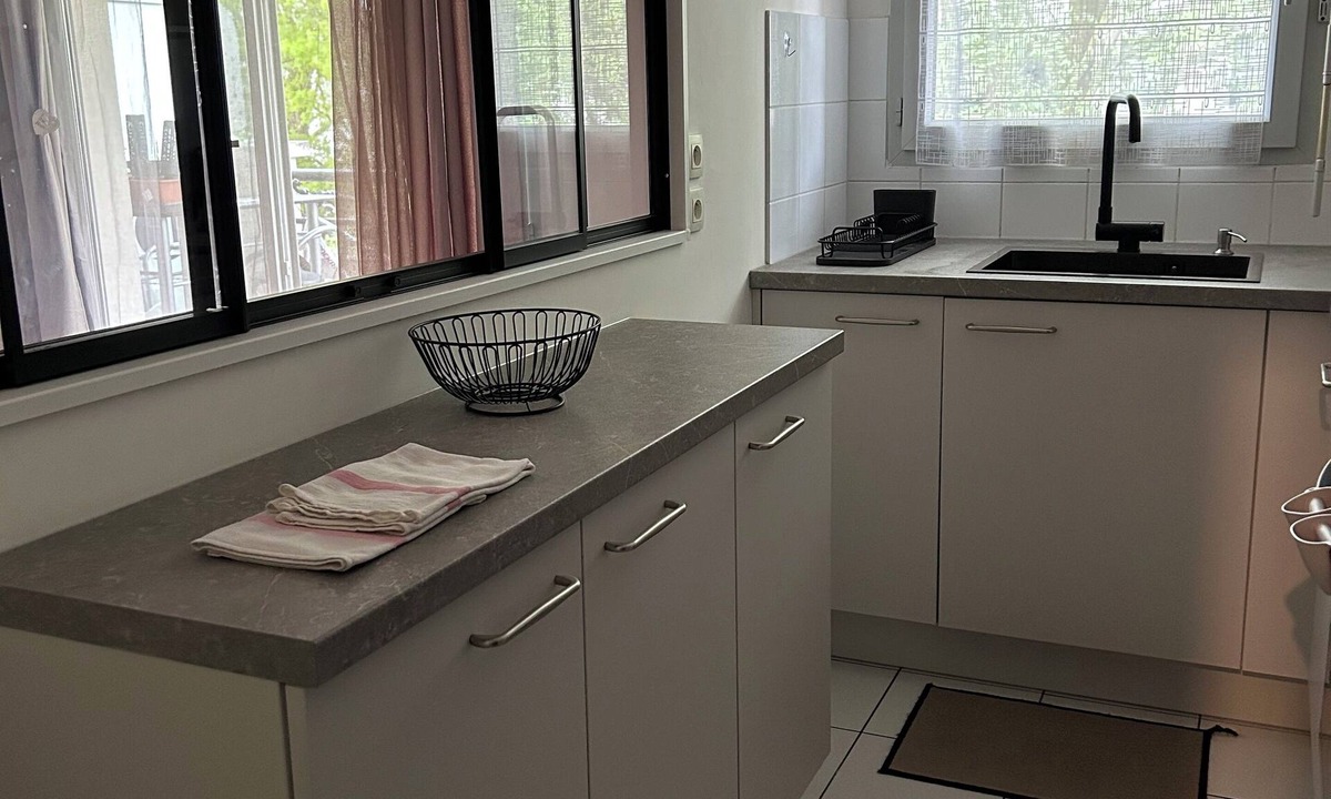 Mantes-la-Jolie Apartment | Charming T2 on the edge of the Seine with terrace