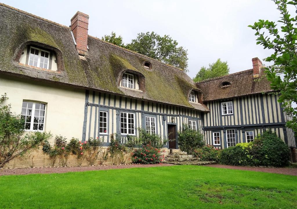 Saint-Pierre-le-Vieux House | Chaumiere Bleue