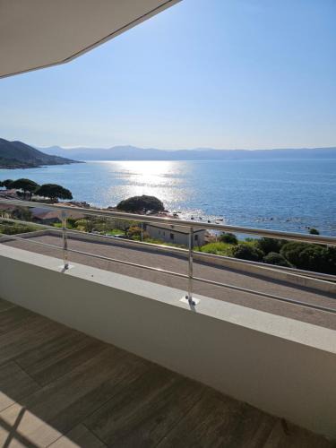 Ajaccio Apartment | Chez Vicky, superbe appartement avec parking privé piscine et vue exceptionnelle