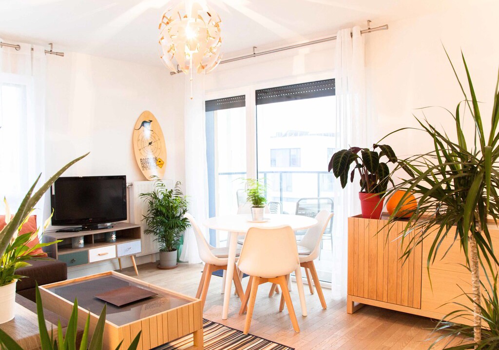 Gennevilliers Apartment | Cosy 47m² with balcony and WIFI near Paris