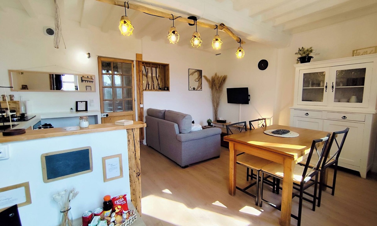 Montreuil-aux-Lions House | Cosy gîte garden terrace & dining options. Close to Disney