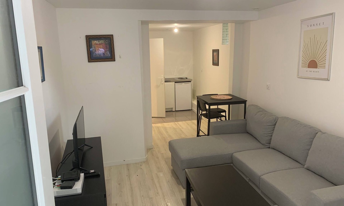 Les Mureaux Apartment | Cosy studio near Les Mureaux train station