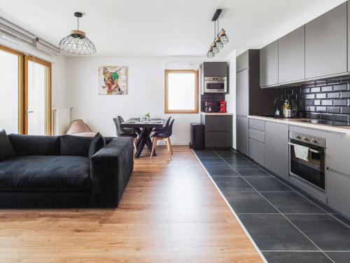 Magny-le-Hongre Apartment | Cosygreen77- Spacious apt with garden & parking, 7mns by car from Disneyland