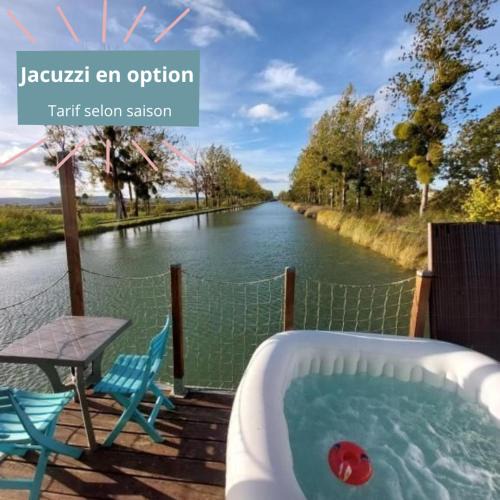 Ouges Boat Rental | Cottage flottant terrasse jacuzzi option aux Portes de Dijon