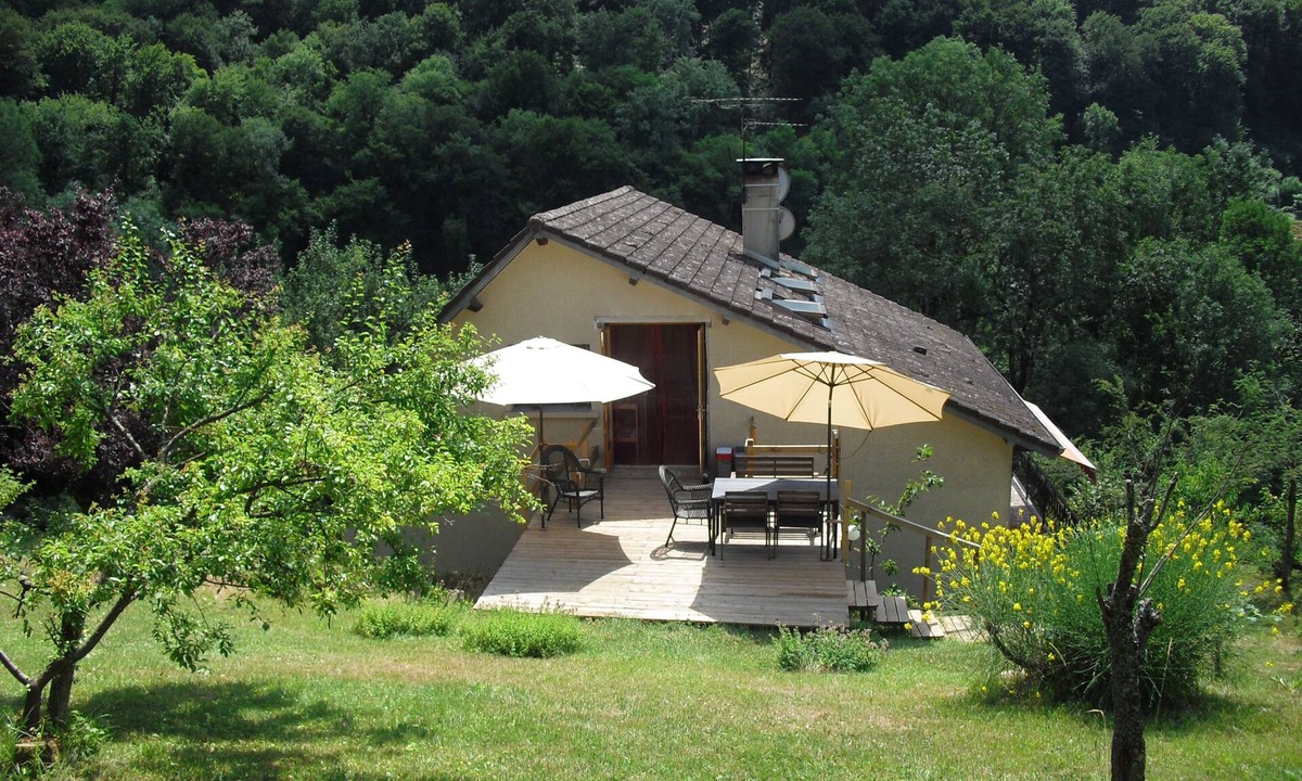 Fourbanne Cottage | Cottage on the edge of the Doubs River and bikeway Euro 6 'imperfect house'