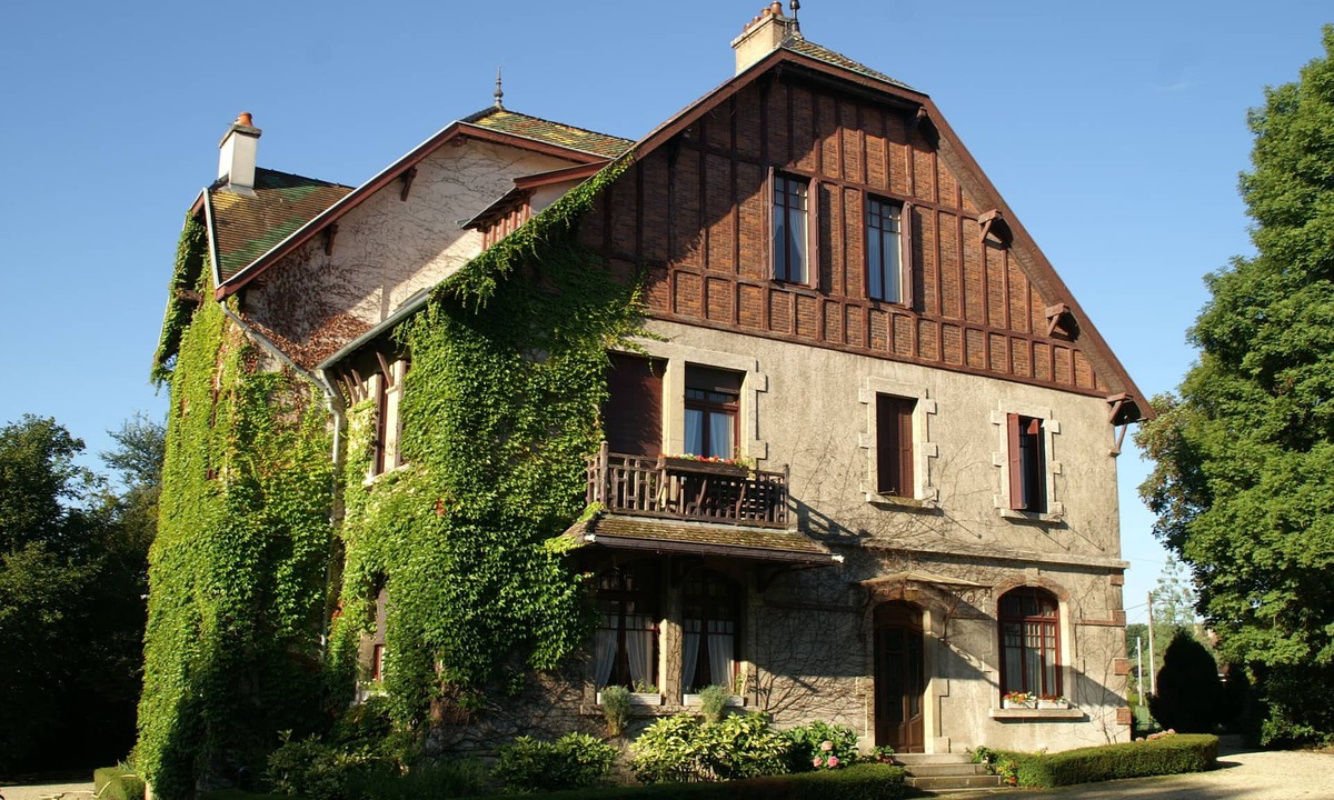 Longchamp Villa | Cozy house in the countryside, park and tennis, billiards, Côte des vins