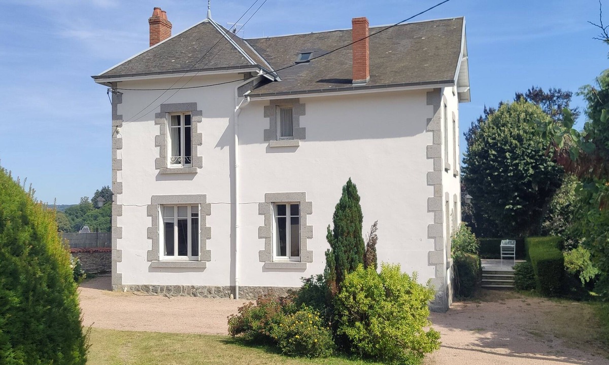 Auzances House | Creuse, Large character house in quiet area with terrace, swim. pool and garden